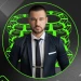 Slot visualmente intenso con detalle futurista y bonus.